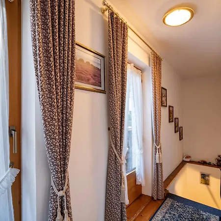 Apartment - Julitta Oberhollenzer