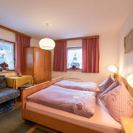 - Julitta Oberhollenzer Apartment *