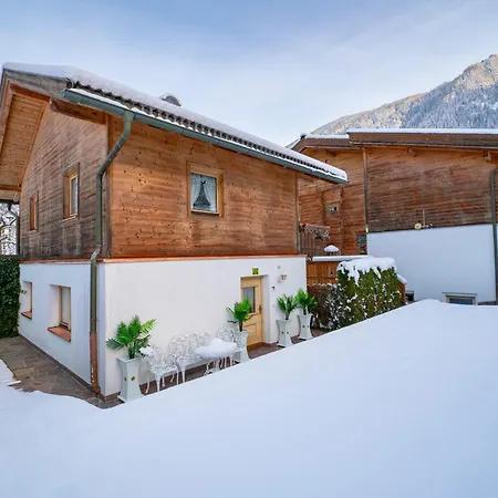 - Julitta Oberhollenzer Apartment Mayrhofen