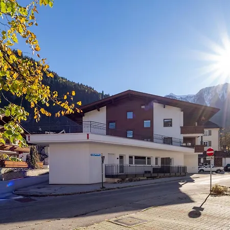 - Julitta Oberhollenzer Mayrhofen