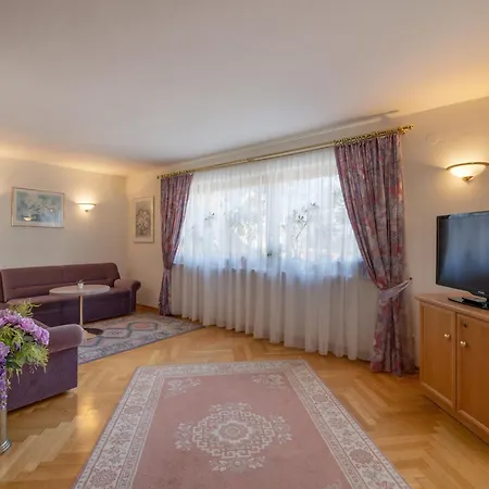 Chalet - Appartements Julitta *