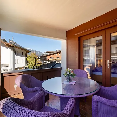 Apartment - Julitta Oberhollenzer *