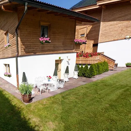 Chalet - Appartements Julitta Apartment *